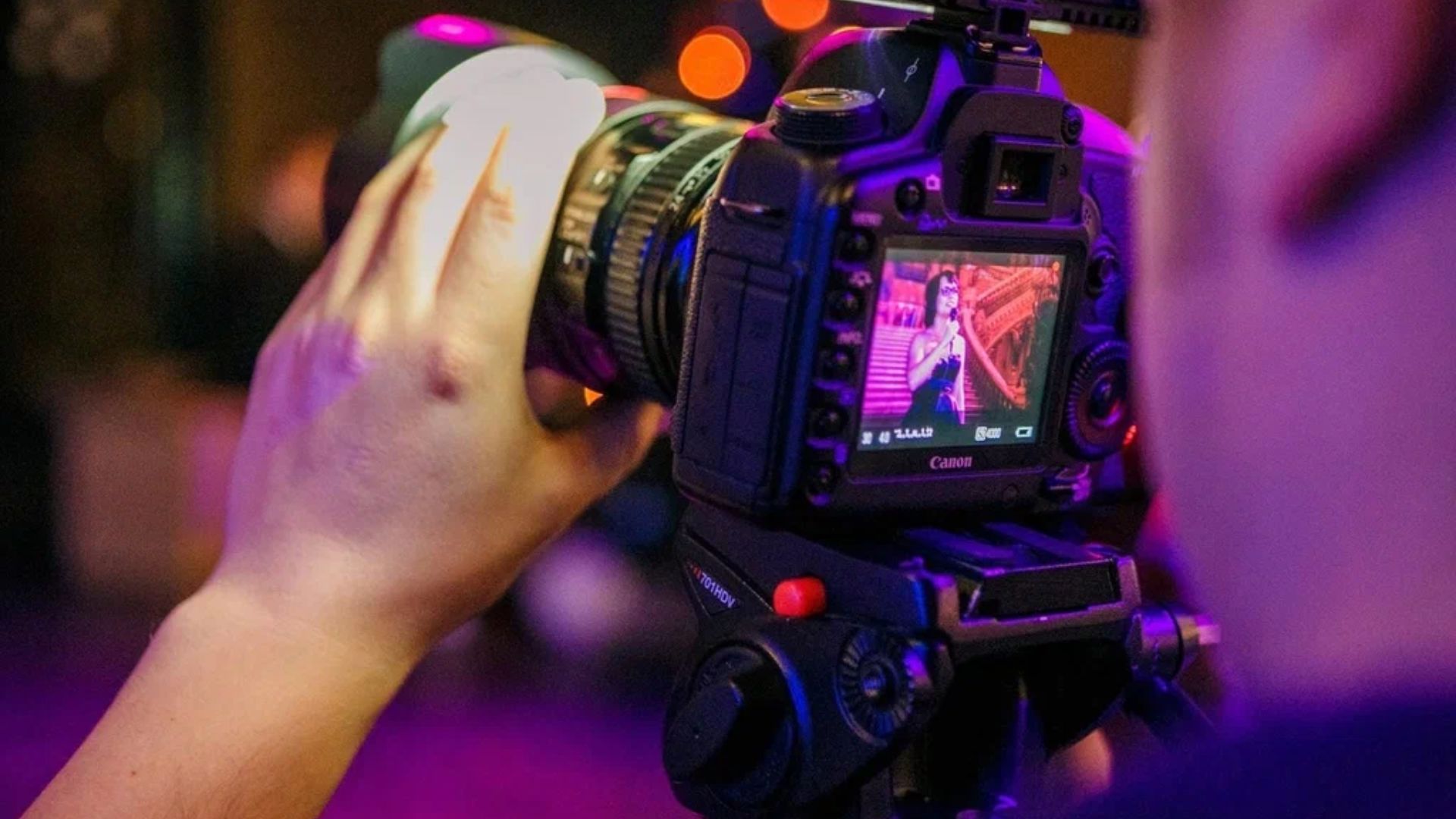 How Abu Dhabi Videographers Capture the City's Essence